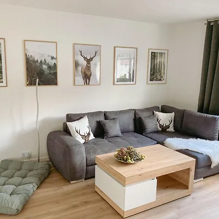 Platzhirsch-bei-der-purpurbuche *